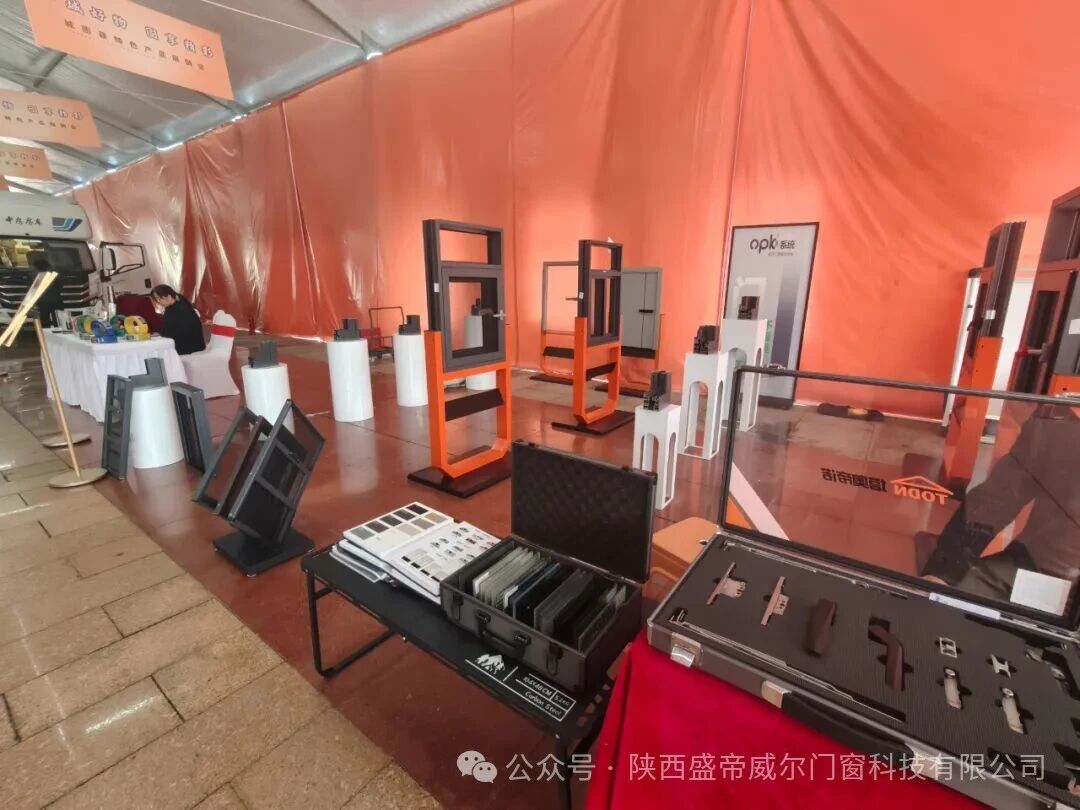 Компания Shaanxi Shengdiwei Doors and Windows Co., Ltd. произвела фурор на выставке в Чэнгу, задав новый тренд в дизайне интерьеров благодаря своим высококачественным дверям и окнам.