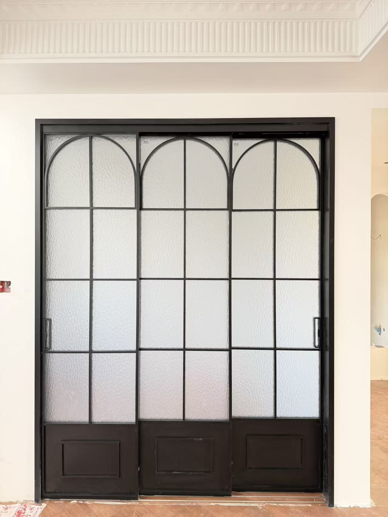 Как выбрать производителя для покупки стеклянной двери?