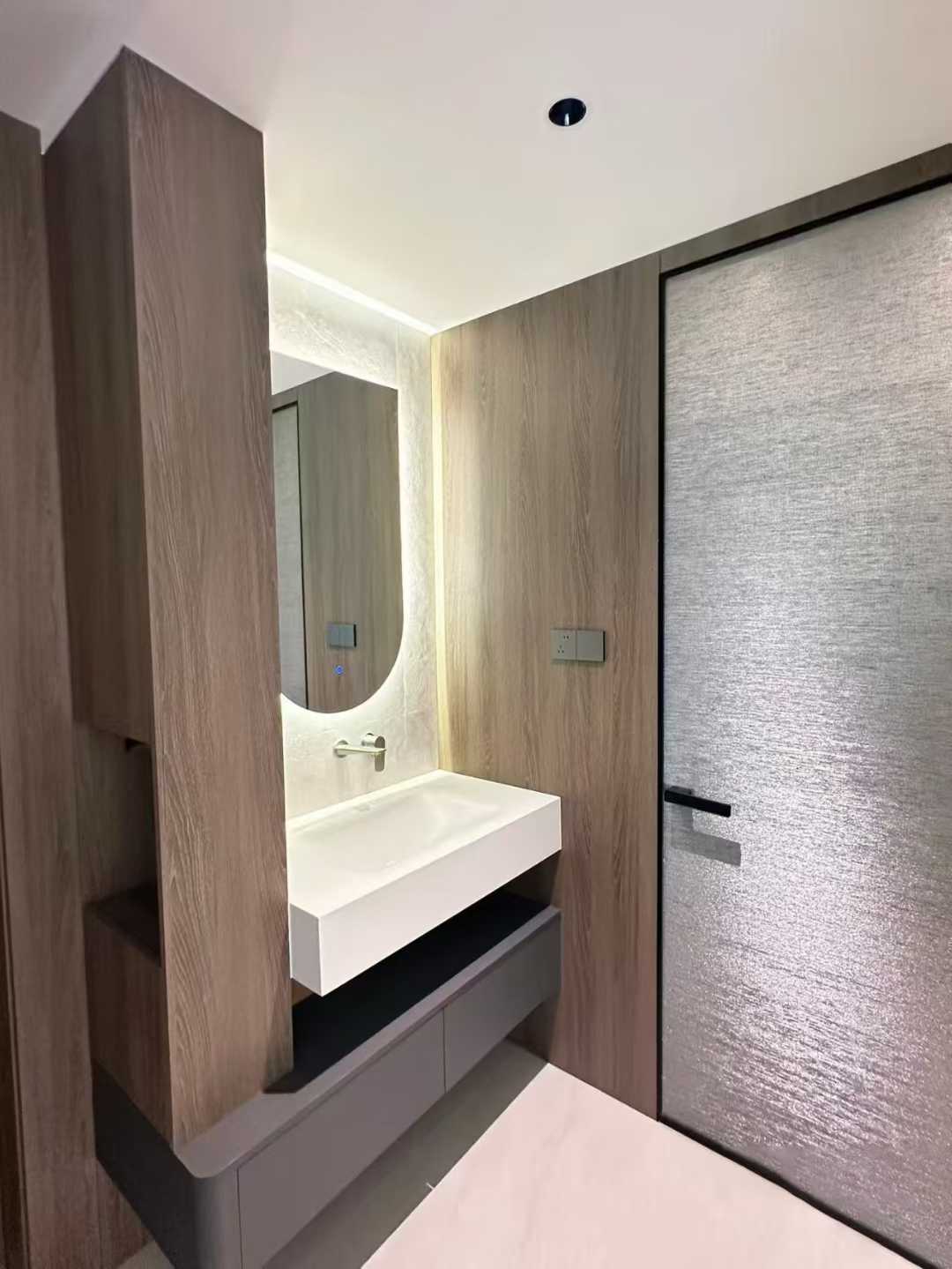 Дверь из проволочникового стекла на основе титано-магниевого сплава: идеальное сочетание безопасности и эстетики