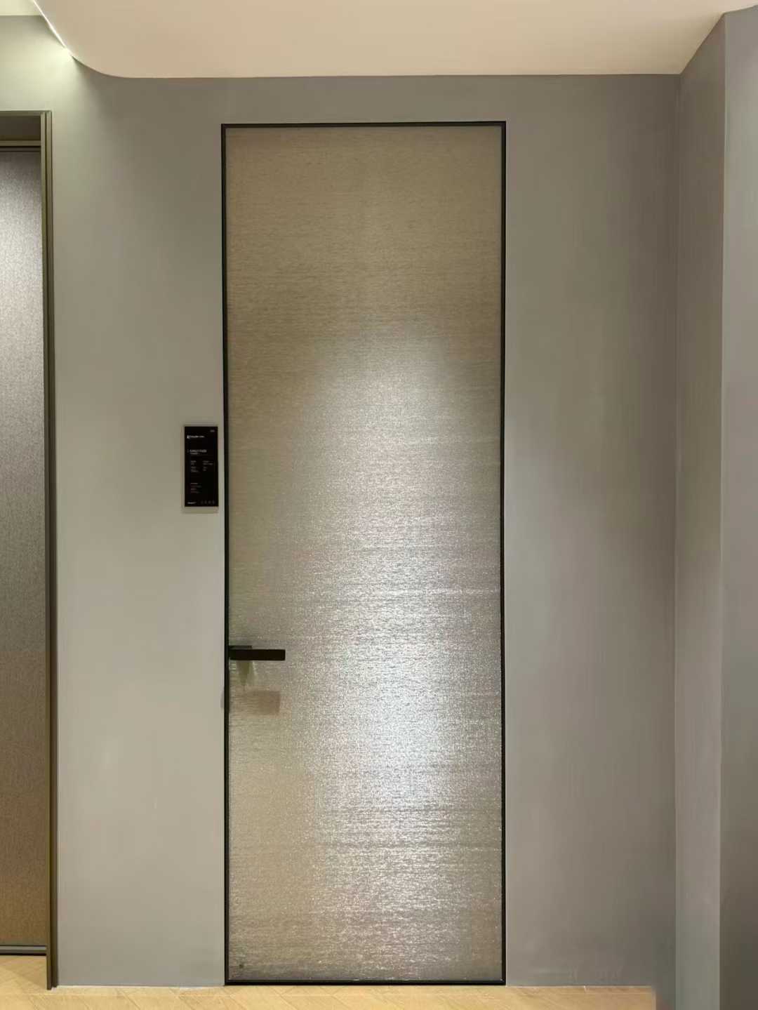 Дверь из проволочникового стекла на основе титано-магниевого сплава: идеальное сочетание безопасности и эстетики