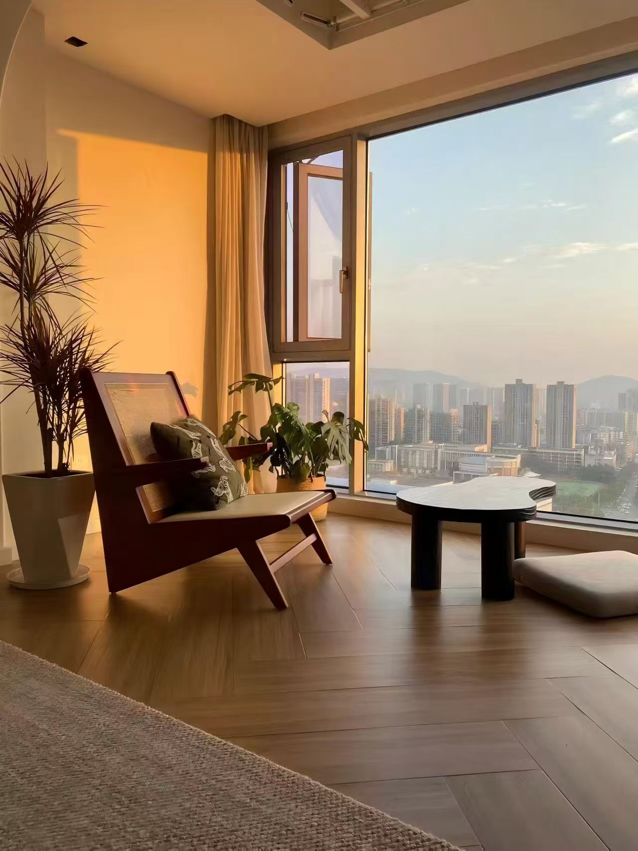 Как купить входную стеклянную дверь оптом и сэкономить?