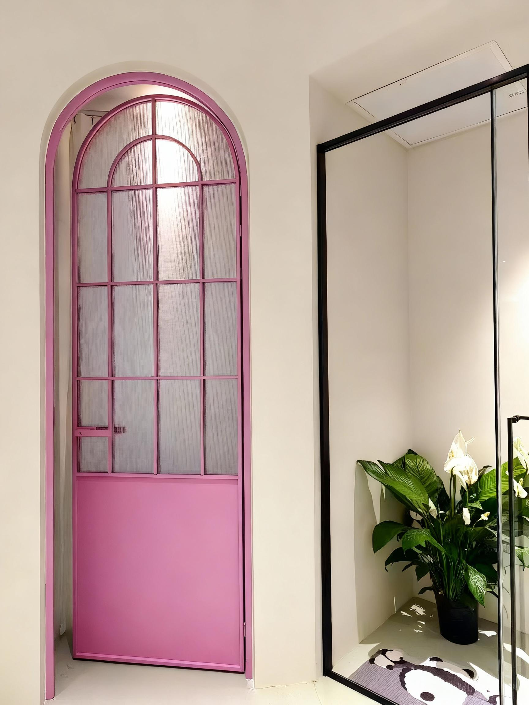 Новость в стиле Допамин: яркие двери и окна, которые поднимают настроение