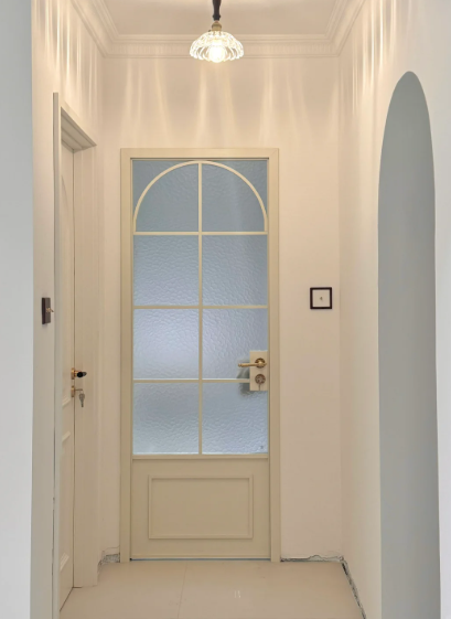 Встреча французского ретро-стиля и современного технологического мастерства — новый стиль дверей из титано-магниевого сплава с стеклом