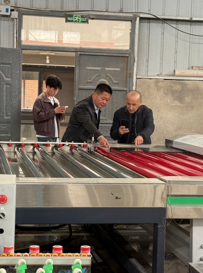 Посещение завода ШэндиВэйэр представителем из Узбекистана — сотрудничество в производстве стекла и интерьерных решений